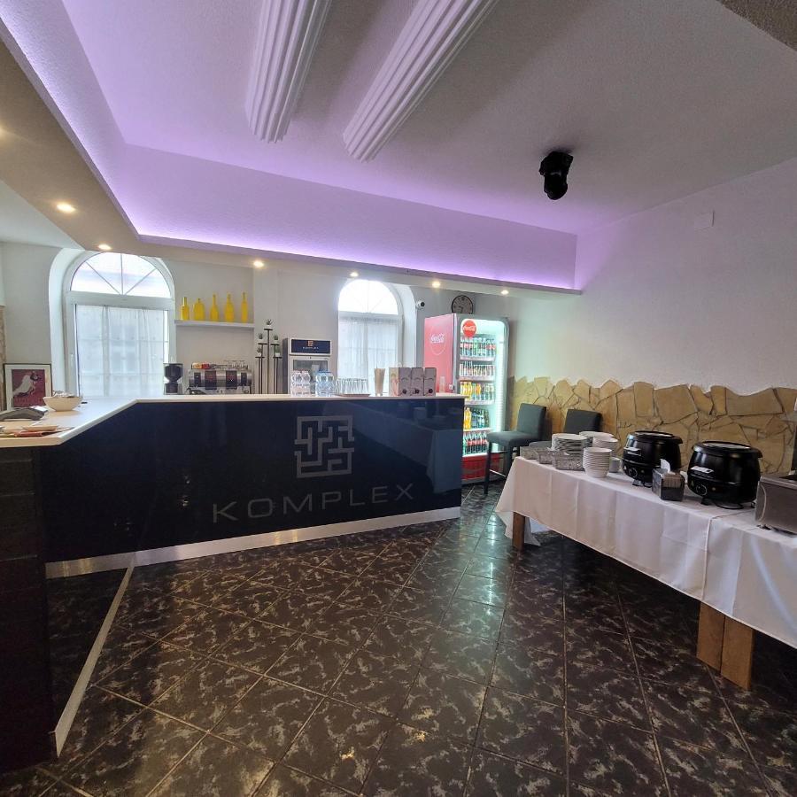 Komplex -Rendezvenytermek-Panzio-Apartman-Irodak- Mateszalka Exterior photo
